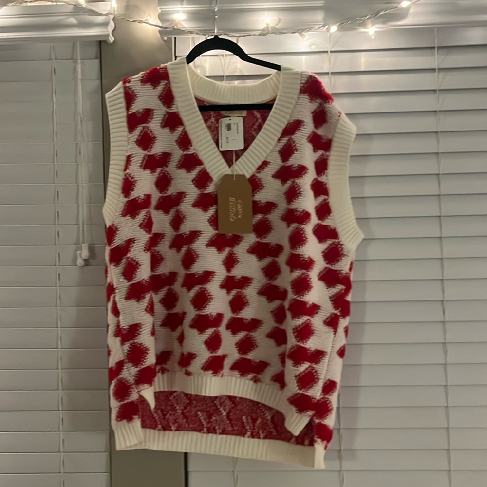 NWT BOUTIQUE SWEATER VEST!!